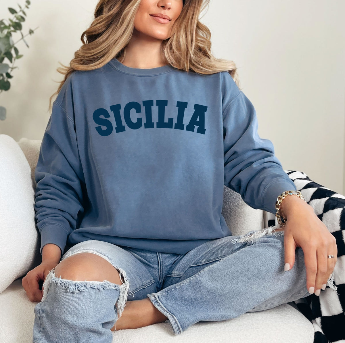 Sicilia College Style Italian Shirt | Sicily Italy Italian Gift | Unisex Garment-Dyed Sweatshirt