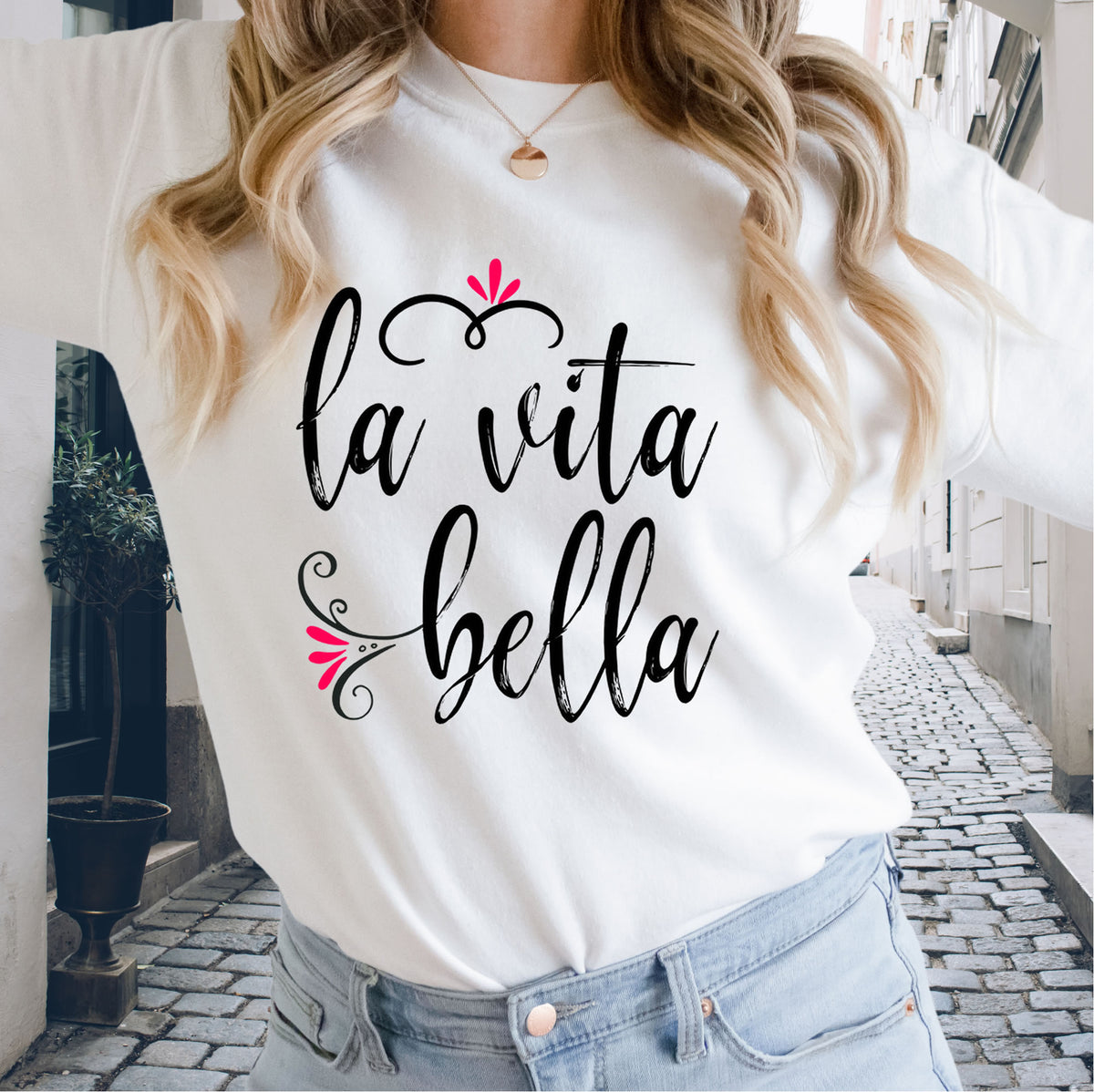 Bella Vita Good Life World Travel Lover T-shirt | Italy Travel Gift | Unisex Crewneck Sweatshirt